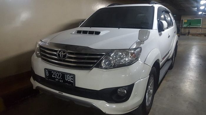 Toyota Fortuner bekas harga murah bisa ditemukan di ajang lelang satu ini. Harganya di bawah pasaran bekasnya!