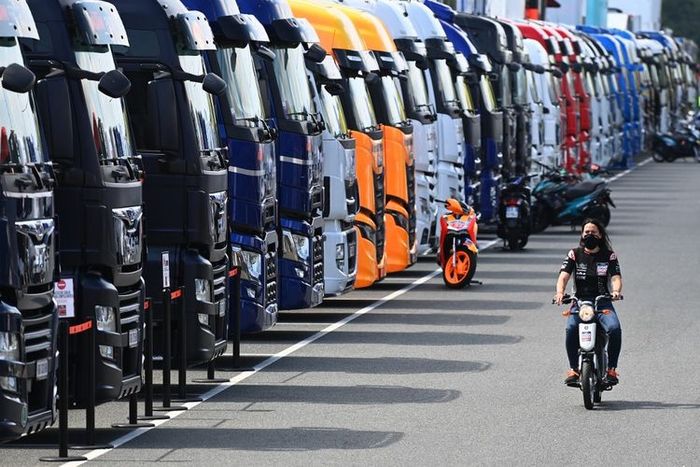 Suasana parkiran motorhome tim-tim MotoGP 2020 saat balapan di tengah pandemi.