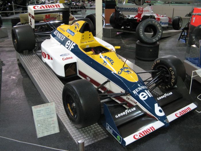 FW12, mobil pertama Tim Williams yang menggunakan mesin Renault