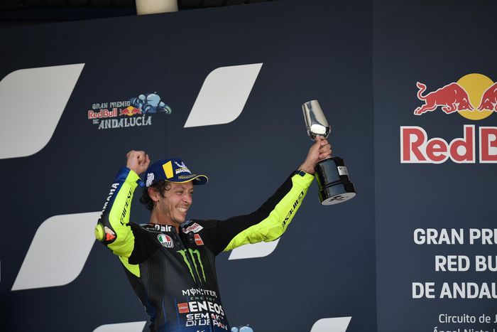Valentino Rossi kembali ke podium di MotoGP Andalusia 2020 , ia finis di belakang Fabio Quartararo dan Maverick Vinales.