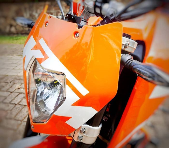 Pasang headlamp pesek dari Powerparts di KTM Duke seri lama modal 5 jutaan