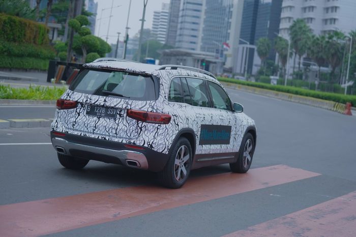 Tampilan belakang SUV baruMercedes-Benz 