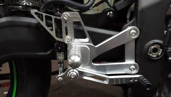 Footstep underbone Kawasaki Ninja ZX-25R