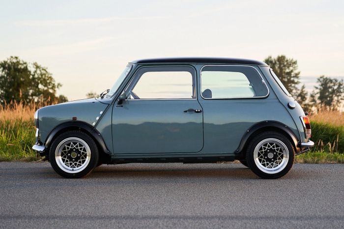 Mini Rover 1984 bermesin Honda Integra, dilelang di bringatrailer.com