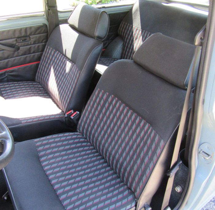 Mini Rover 1984 bermesin Honda Integra, dilelang di bringatrailer.com