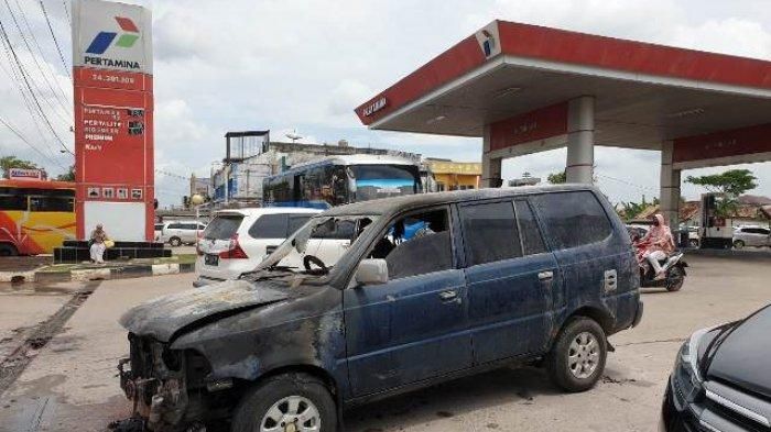 Kondisi Toyota Kijang Kapsul pasca terbakar di SPBU