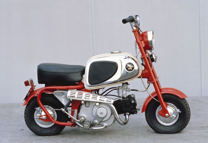 Honda Monkey CZ100 generasi kedua Monkey tahun 1963