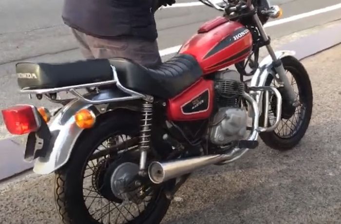 penampilan Honda 125T Master dari belakang