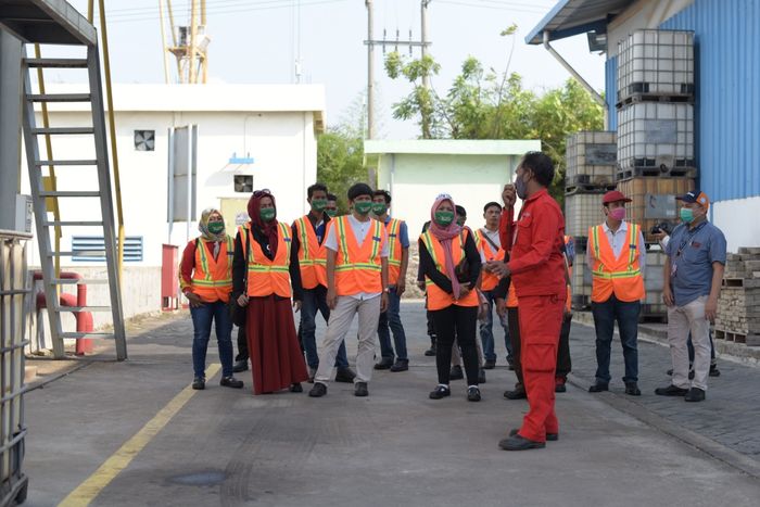 Kunjungan komunitas ke pabrik dan laboratorium oli Bell1, Cilegon, Banten