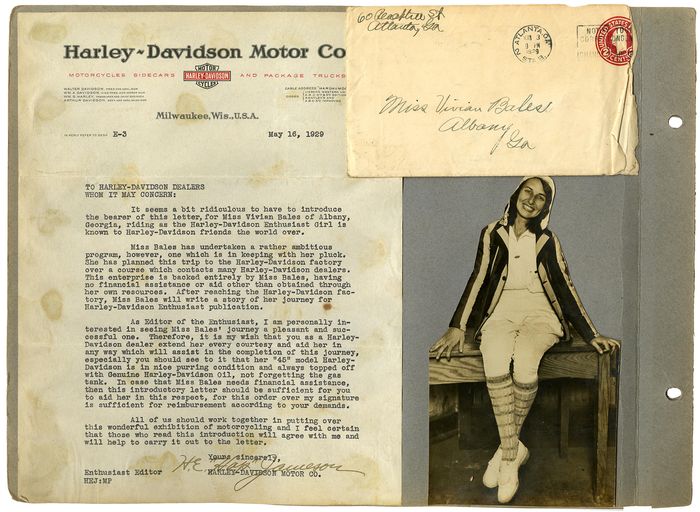 Vivian Bales menjadi gadis sampul pertama majalah Harlet Davidson Enthusiast pada Tahun 1929