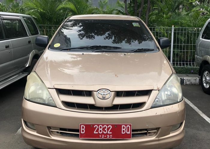 Toyota Kijang Innova G 2005 bekas Ditjen Anggaran Kemenkeu bakal dilelang nih. Limitnya cuma Rp 50 jutaan lho.