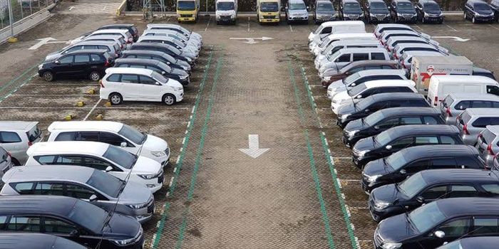 Ilustrasi mobil bekas berusia 6 dan 7 bulan di balai lelang IBID Astra