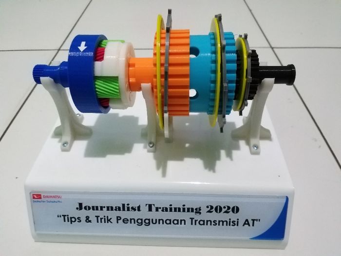 Alat simulator transmisi otomatis mobil Daihatsu