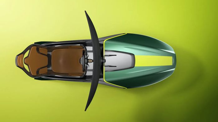 Bodi AMR-C01 didesain agar mirip seperti mobil balap buatan Aston Martin.