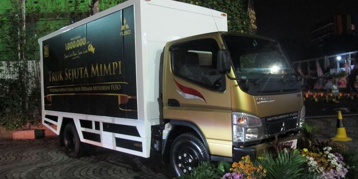 Ilustrasi truk engkel dengan basis Mitsubishi Colt Diesel