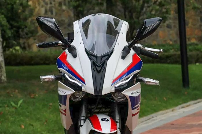 Cuma seharga Yamaha NMAX, motor baru kembaran BMW S1000RR bikin penasaran.