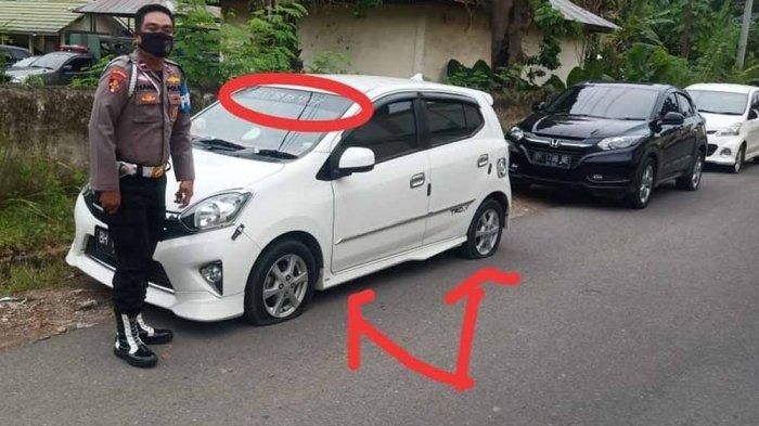 Toyota Agya anggota Provos digembosi sesama Propam Polda Jambi karena parkir sembarangan