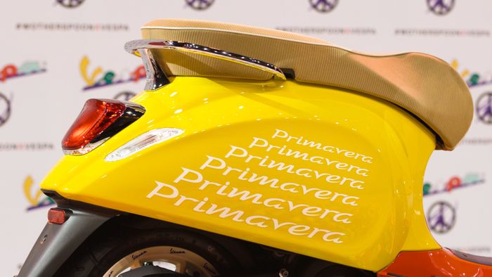 Vespa Primavera Sean Wotherspoon