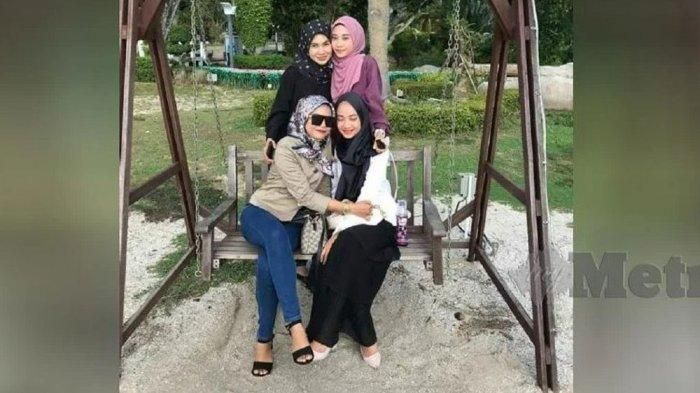 4 mahasiswi yang keracunan karbon monoksida: Sharifah Fariesha (21) duduk kiri, Ayuni Shazwanie (21) berdiri kiri, Nor Adilah Mohd Safwan (21) duduk kanan, dan Nor Aqilah Mohd Safwan berdiri kanan. 