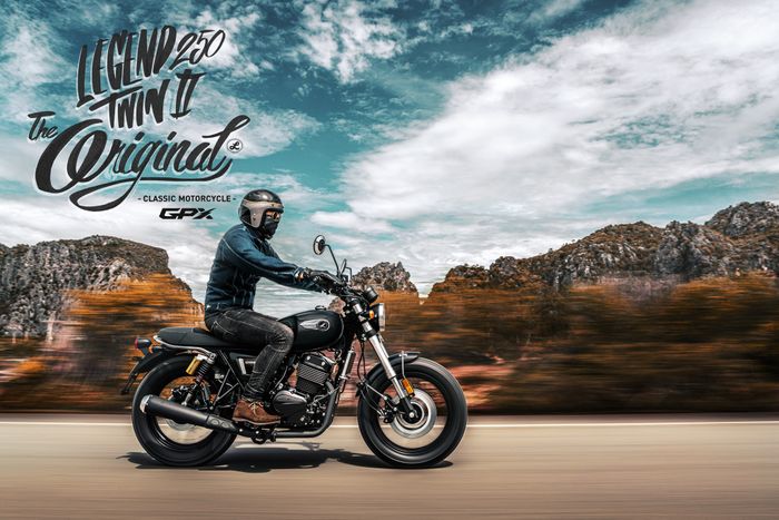 tampilan GPX Legend 250 Twin II dari sisi kanan