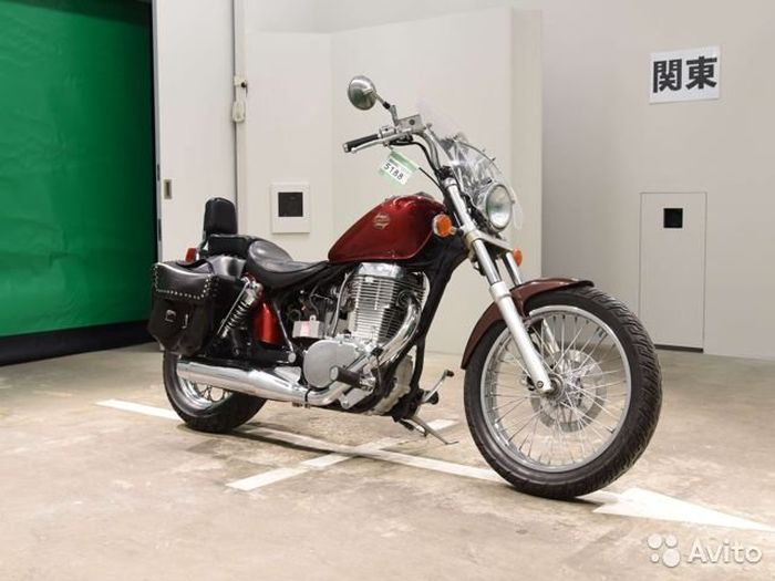 cruiser klasik 'Hampir-Davidson' Suzuki Savage 400