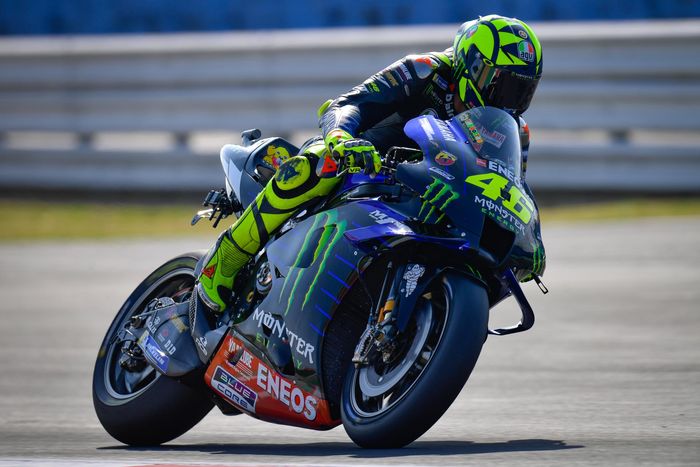 Valentino Rossi memilih menggunakan Yamaha YZR-M1 standar alias tanpa inovasi baru saat MotoGP Emilia Romagna 2020