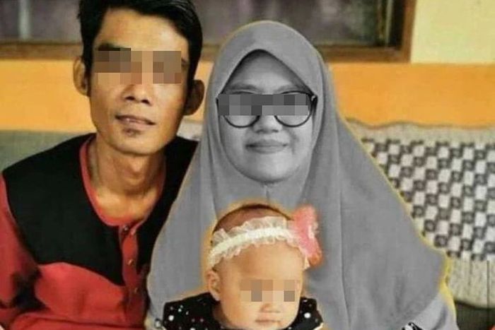 Nur Almass Zasmi (23) tewas ditabrak truk di Kulim, Kedah, Malaysia, pada Kamis (17/9/2020). Ia tak sengaja ditemukan suaminya yang kebetulan melintas di TKP.