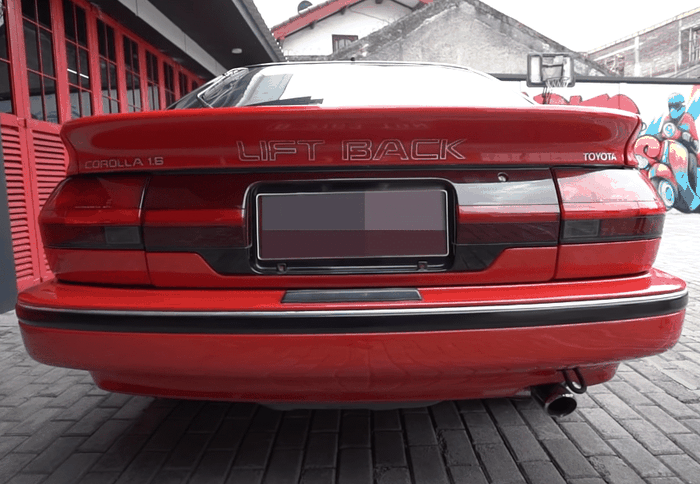 bentuk buritan Toyota Corolla Twincam Liftback