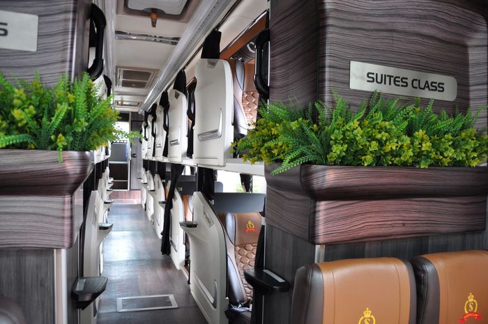Interior bus suitess class PO Handoyo yang menggunakan sasis Hino.