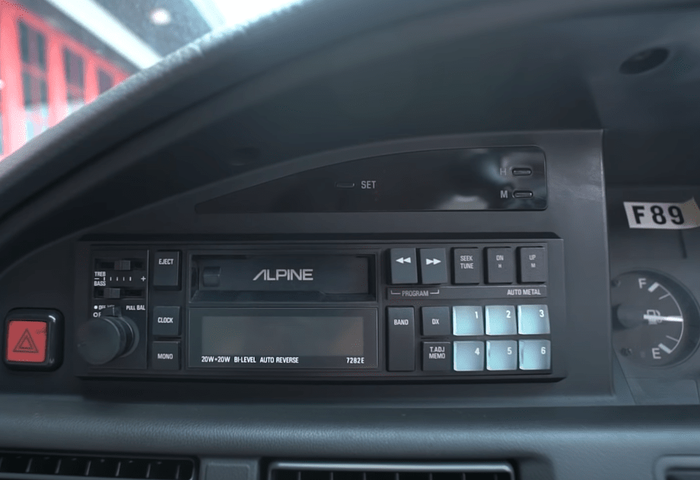 Head Unit Toyota Corolla Twincam Liftback Andre Taulany masih menggunakan produk orisinal Alpine