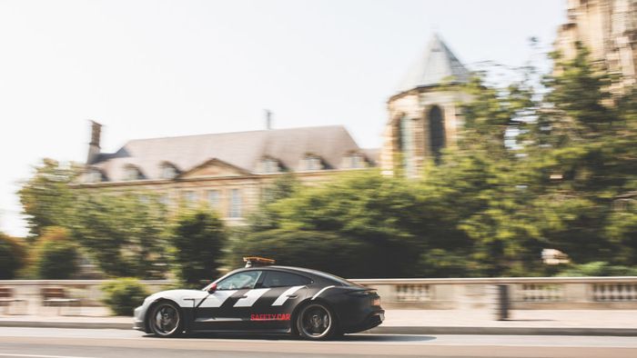 Porsche Taycan Turbo jadi Safety Car di ajang balap ketahanan 24 Hours Le Mans