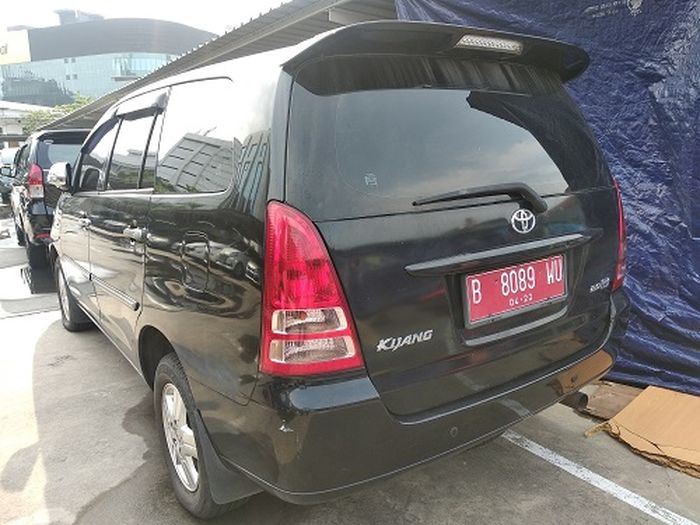 Toyota Kijang Innova 2.0 G 2007 dilelang