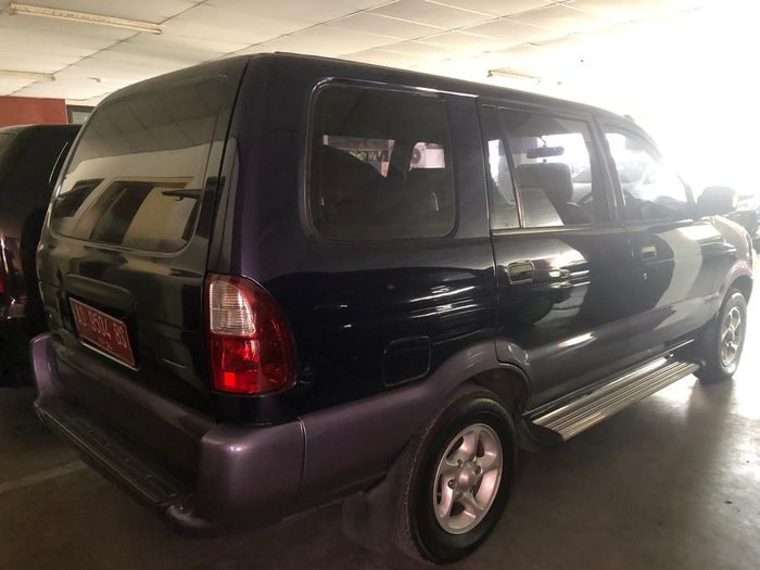 Kondisi Isuzu Panther bekas yang dilelang.