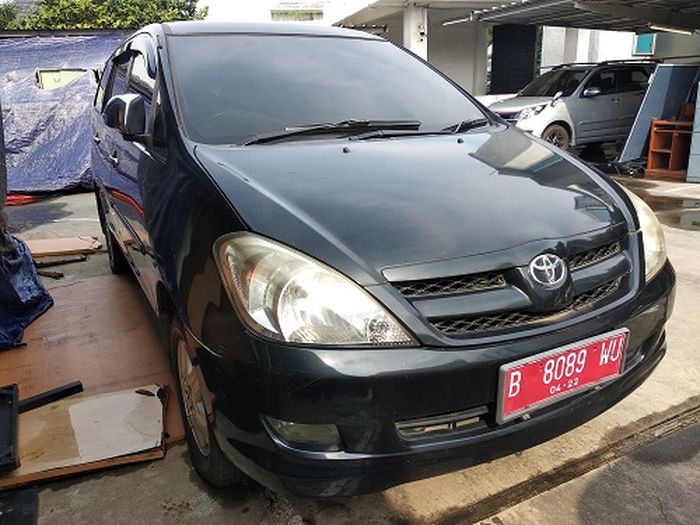 Toyota Kijang Innova 2.0 G 2007 dilelang