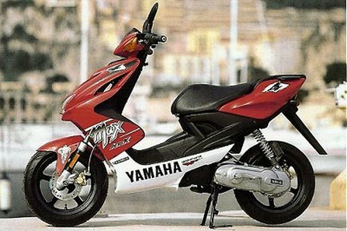 penampilan Aerox YQ100, skutik Yamaha yang dijual di Eropa sejak 23 tahun lalu, berbeda dari All New Aerox 155 Connected Version.