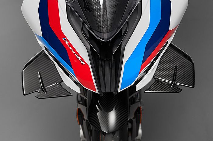 Aerodinamika BMW M1000RR memang identik dengan M Series dari varian mobil