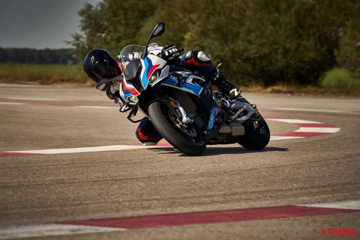 test ride BMW M1000RR