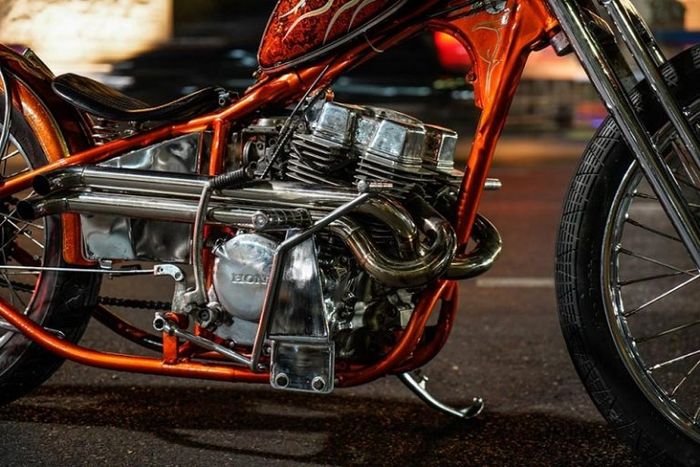 Mesin Honda Rebel 250 ini tampak masih standar namun dengan exhaust system kustom