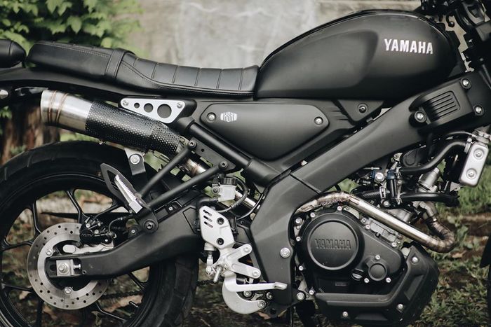 Yamaha XSR 155 makin gahar berkat pakai knalpot gantung ala scrambler.
