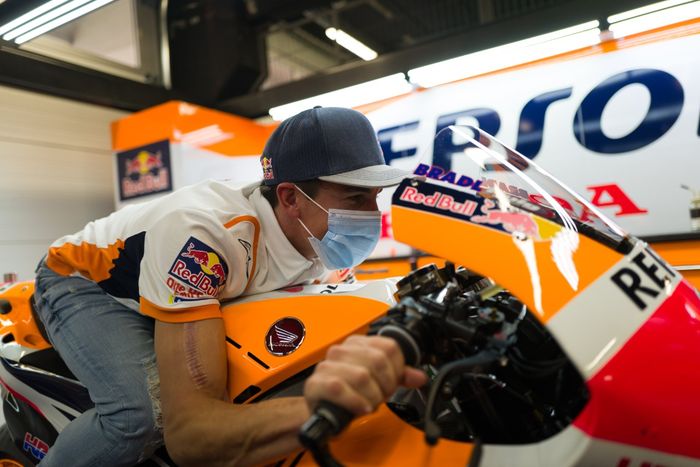 Marc Marquez kembali ke paddock di MotoGP Catalunya 2020 