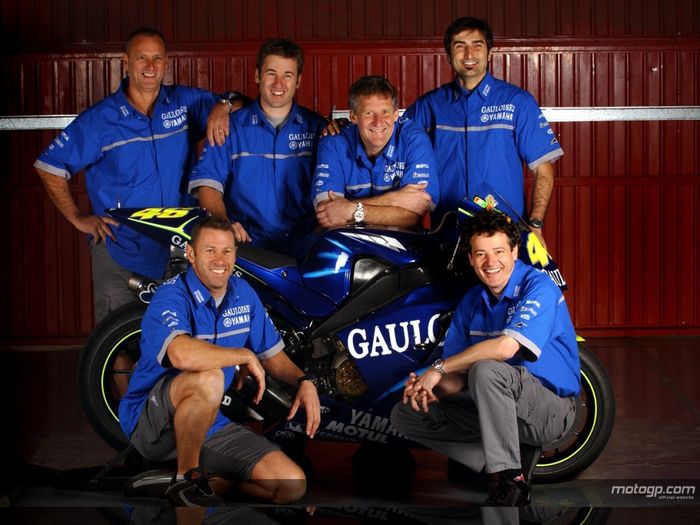 Alex Briggs (kedua dari kiri atas) tidak ikut dengan valentino Rossi ke tim Petronas Yamaha SRT di MotoGP 2021