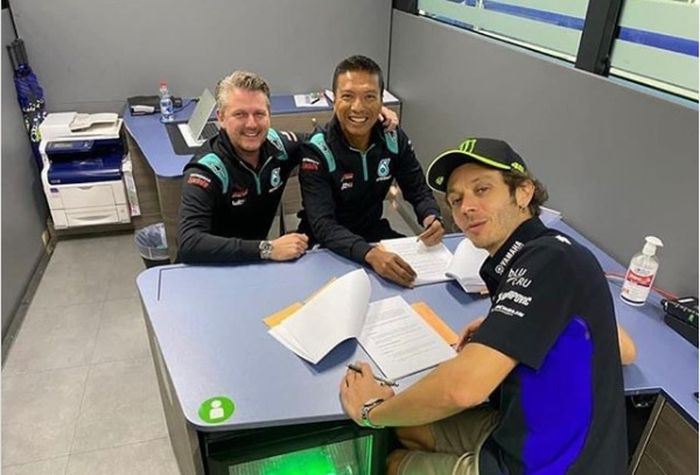 Terungkap, ini durasi kontrak antara Valentino Rossi dengan tim satelit Petronas Yamaha SRT yang akan berjalan bersama di MotoGP 2021.