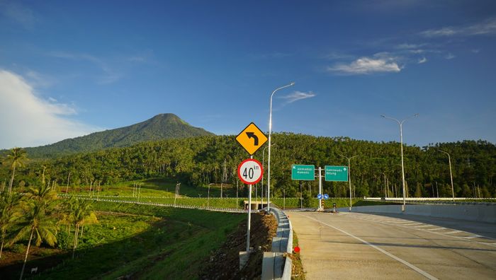 Jalan tol Manado-Bitung ruas Manado-Danowudu.