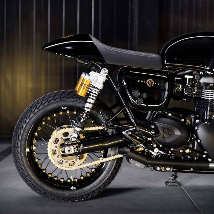 Pelek Kineo membuat Triumph Thruxton RS ini makin keren