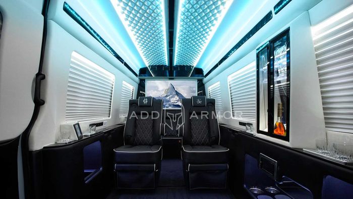 Tampilan kabin mewah modifikasi Mercedes-Benz Spinter