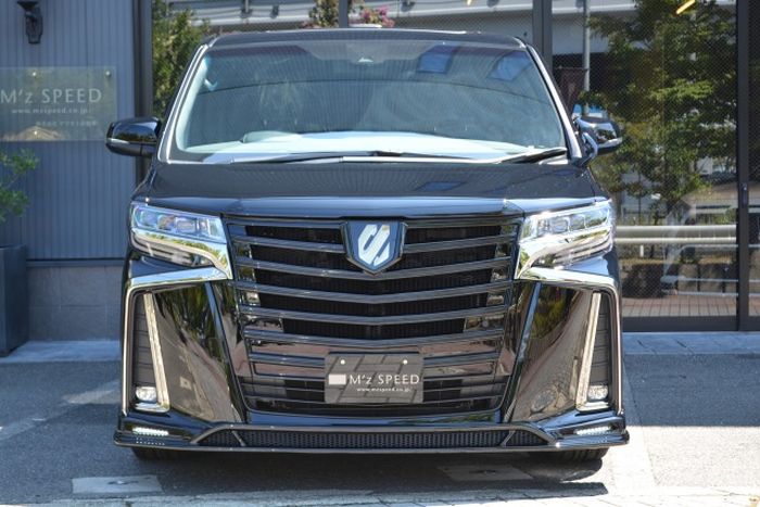 Tampilan depan Toyota Alphard hasil garapan M'z Speed