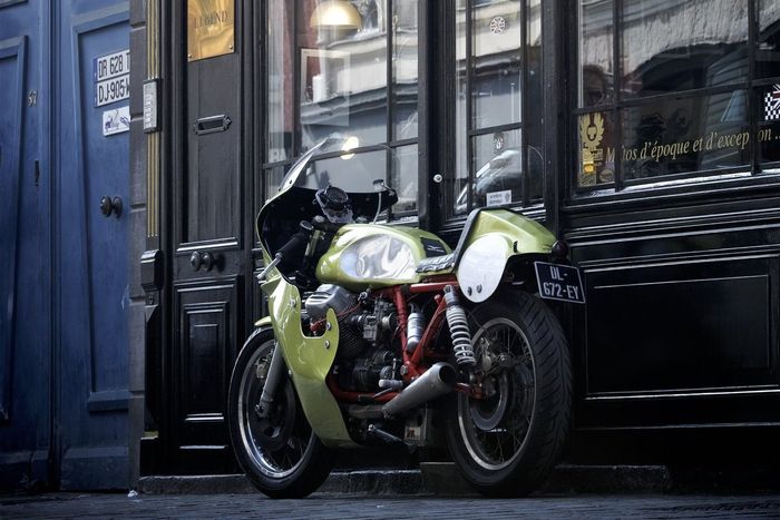 Moto Guzzi V7 Sport yang menawan