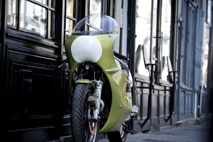 Moto Guzzi V7 Sport ini sudah jadi street legal