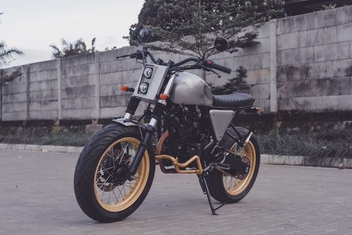 Modal Rp Jutaan bikin Yamaha Scorpio ala street scrambler gambot.