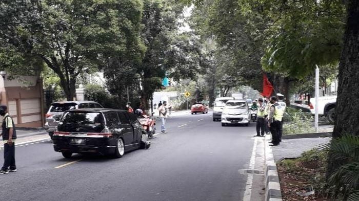 Honda Odyssey tabrak truk crane dari arah berlawanan di kota Semarang akibat power steering bermasalah